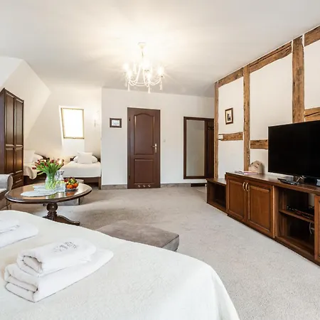 Columbus - Limanowskiego 1 Bed & Breakfast *