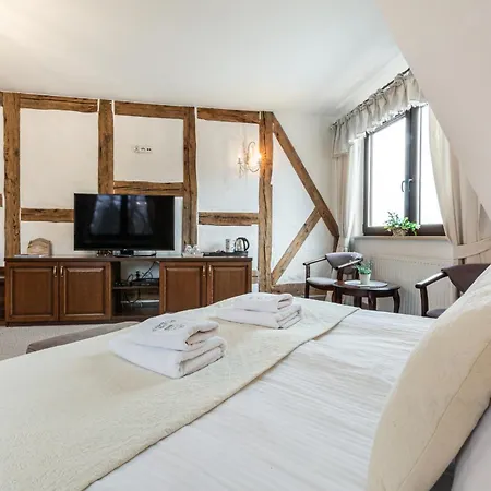 Nocleg ze śniadaniem Columbus - Limanowskiego 1 4*