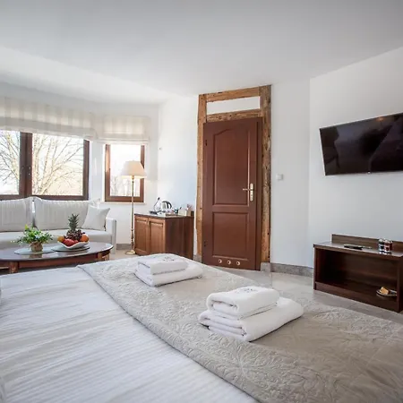 Columbus - Limanowskiego 1 Nocleg ze śniadaniem 4*