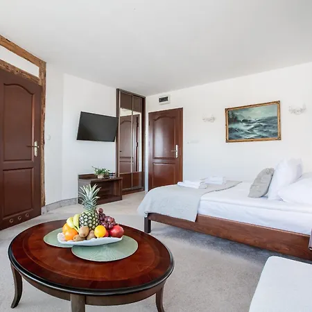 Nocleg ze śniadaniem Columbus - Limanowskiego 1 4*