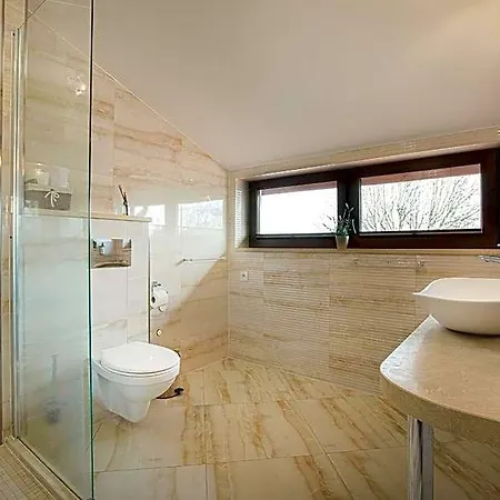 Columbus - Limanowskiego 1 Bed & Breakfast 4*