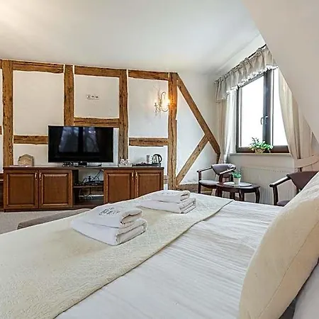 Columbus - Limanowskiego 1 Bed & Breakfast 4*