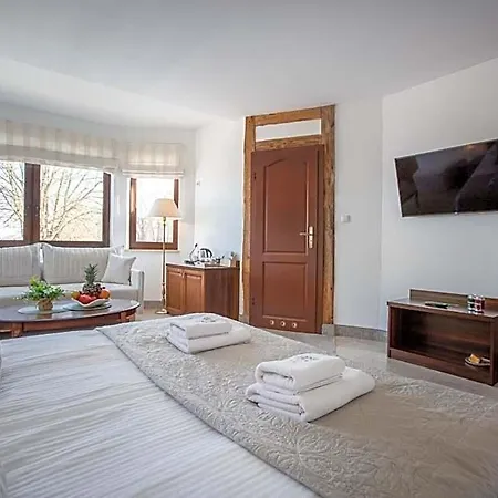 Columbus - Limanowskiego 1 Couette-café 4*
