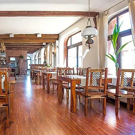 Columbus - Limanowskiego 1 Couette-café 4*