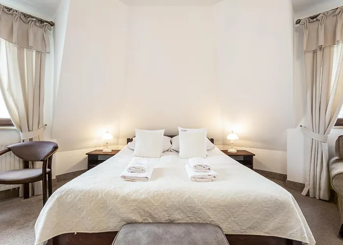 Columbus - Limanowskiego 1 4*