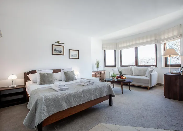 Columbus - Limanowskiego 1 4*