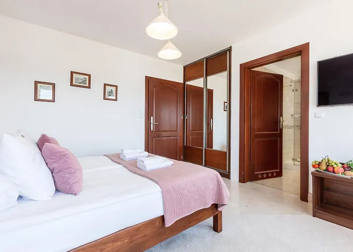 Columbus - Limanowskiego 1 Bed & Breakfast 4*