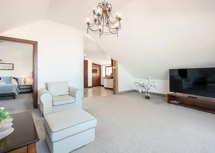 Columbus - Limanowskiego 1 4*