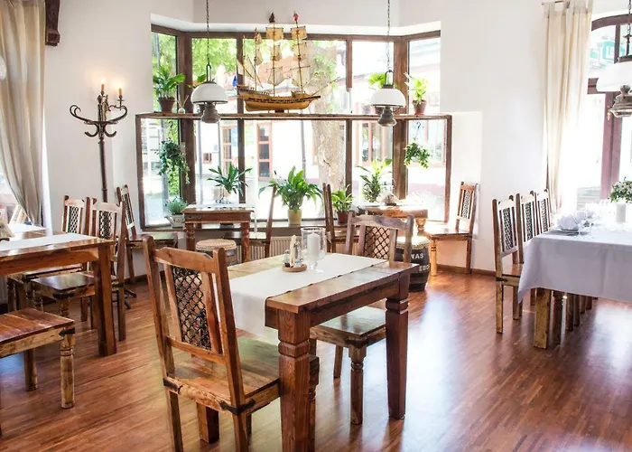 Columbus - Limanowskiego 1 4*